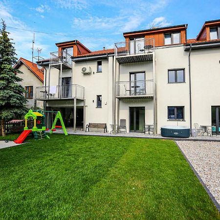 Apart Baltyk Pokoje & Apartamenty Łeba Exterior foto