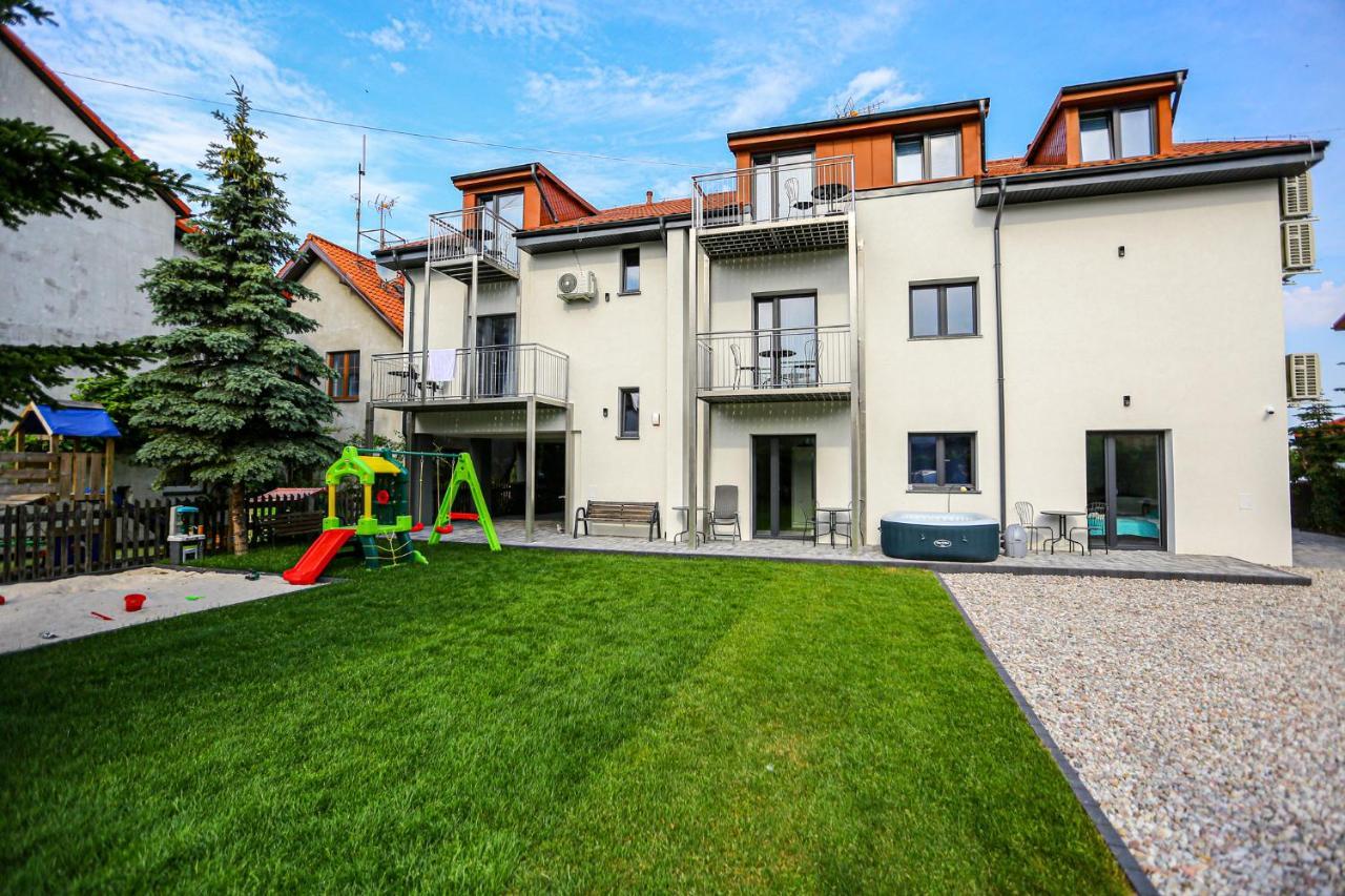 Apart Baltyk Pokoje & Apartamenty Łeba Exterior foto