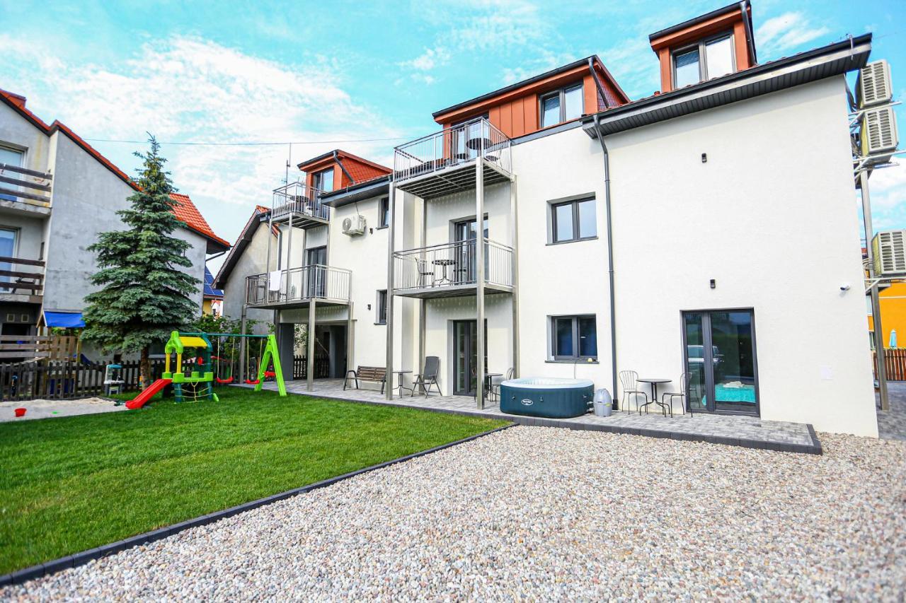 Apart Baltyk Pokoje & Apartamenty Łeba Exterior foto